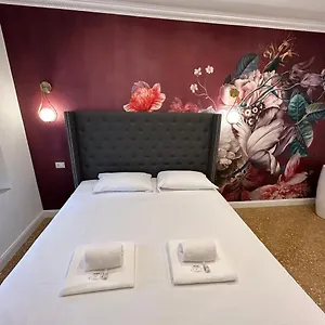 Raffaello's Place Roma
